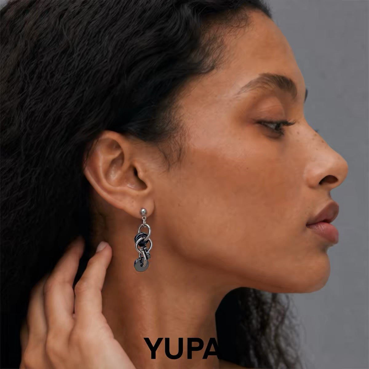 YUPA Vinyl Obsidian Disc Earrings
